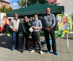 Info-Stand zur Landtagswahl auf dem Schillerplatz